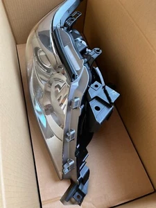 Genuine Lexus LX570 2008-2011 Passenger Side Headlamp Right 81130-60D61 OEM - Picture 1 of 7