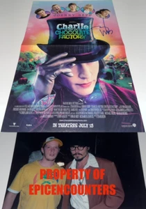 POSTER PROMOZIONALE FIRMATO JOHNNY DEPP CHARLIE AND THE CHOCOLATE FACTORY CON PROVA CON CERTIFICATO DI AUTENTICITÀ - Foto 1 di 4