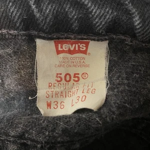 Vintage Levis 505 Denim Jeans Herren 36x30 schwarz gerades Bein USA 98 rot Fledermaus - Bild 1 von 13
