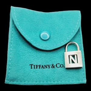 Ciondolo Tiffany & Co. Argento Sterling Iniziale Alfabeto Lettera "N" Lucchetto - Foto 1 di 8