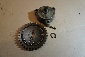 Suzuki DR250 S DR 250 SJ41A MODELO 1982 bomba aceite alimentador motor - Imagen 1 de 7