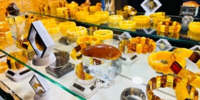 Antiker natürlicher baltischer Bernsteinstein  Bernsteinfarbener Rohstein Echt - Bild 1 von 4