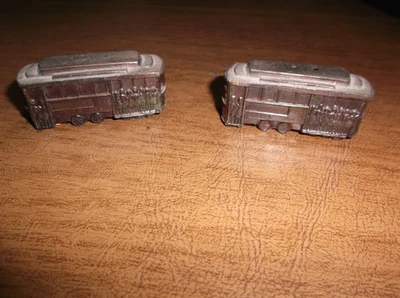 Trolley de recuerdo de San Francisco teleférico metal bronceado salero y pimentero agitador Foto 1 de 4