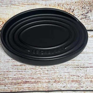 Le Creuset Spoon Rest Oval Stoneware 6.25” Matte Black New Second Choice - Picture 1 of 9