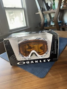 Oakley XS O Frame Snow Factory Snowboarding White/Persimmon Goggles - Picture 1 of 5