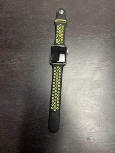 Apple Watch Series 3 42mm srebrny - na części / naprawy - nie włącza się - Zdjęcie 1 z 3
