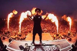Timmy Trumpet Live EDM Audio & Video DJ-Sets 128GB USB SPECIAL (2011 - 2025) - Foto 1 di 9