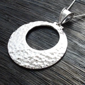 925 Sterling Silver Large Hammered Cut-Out Round Pendant - Picture 1 of 2