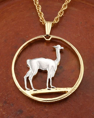 Colgante Llama Peruana, Moneda Llama Cortada a Mano, 1 1/8" de Diámetro, (# 933) Foto 1 de 2