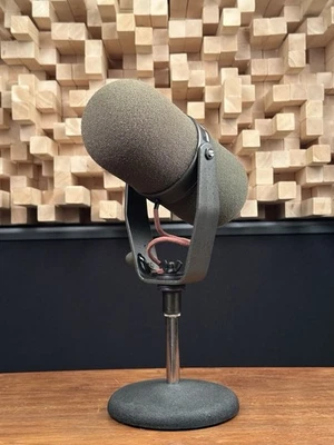 Vintage Shure SM5C. Rare! Like SM5B, SM5, SM 5, SM 5b. Older SM7, SM7b, SM 7. - Image 1 of 4