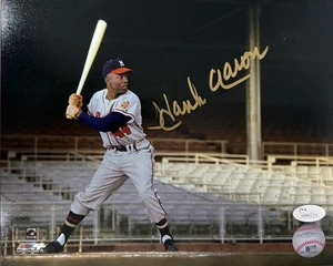 Milw Braves Henry HANK AARON Signed 8x10 Photo #8 AUTO HOF, MVP, WS CHMP - JSA - Picture 1 of 1