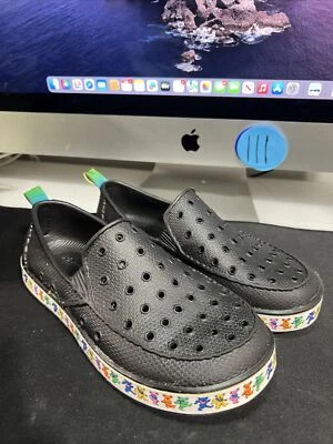 Mocassim Sanuk Big Kids Lil Walker Grateful Dead preto tamanho 4 ursos dançantes - Imagem 1 de 4