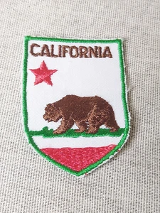Vintage California Flag 'Grizzly Bear' Embroidered Fabric Patch._ - Foto 1 di 2