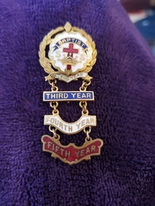 Antiguo prendedor de premio de asistencia esmaltado BAUTISTA escuela dominical relleno de oro  - Imagen 1 de 2