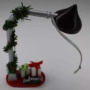 Adorno de Navidad Hershey's luz de calle poste de madera Kurt Adler vintage 1993 - Imagen 1 de 6