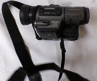 Panasonic AG-EZ1P 3CCD MiniDV Camcorder W Battery TESTED WORKS - Image 1 of 4