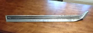 Olds Cutlass F85 442 1965 cuarto trasero moldura derecha OEM - Imagen 1 de 10