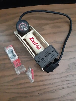 Bomba de pie manual Zefal 120 PSI con accesorios y estuche - Neumáticos de bicicleta, pelotas deportivas Foto 1 de 4