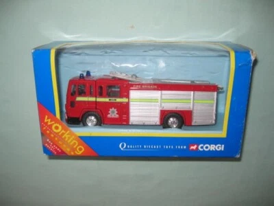 CORGI 65901 VOLVO CAMIÓN DE BOMBEROS - CITY BOMBEROS BRIGADE 2002 CLÁSICOS LIMITADOS - NUEVO Foto 1 de 4