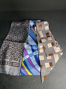 3 Sciarpe Strette Assortite Vintage Mix Tessuto E Lenth Senza Etichette - Foto 1 di 6