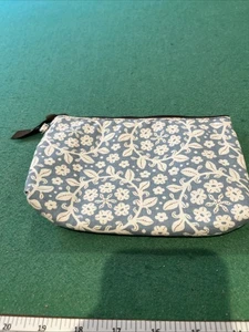 Thirty-one Makeup Bag Blue, White & Brown Floral - Picture 1 of 6