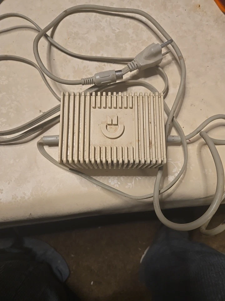 VINTAGE COMMODORE 64,C64,POWER SUPPLY 251053-10,DV-512 CM, GREAT WORKING COND - Image 1 of 1
