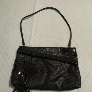 Vintage Samir Handtaschen Echtleder Clutch Schultertasche schwarz USA Fransen Lack - Bild 1 von 9
