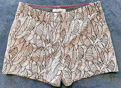 Dalia Women's White Black Leaf Pattern Zip Clasp Button Closure Shorts Size 2 - Image 1 of 4