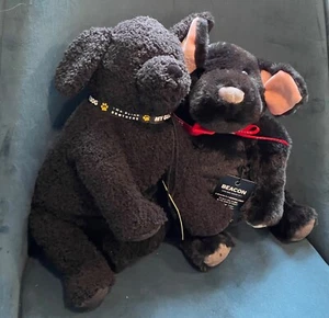 Neu mit Etikett Blindenführhund Plüsch zwei blinde Brüder 2er Set Blindenführhunde Pudel & Labor Blindenschrift - Bild 1 von 20