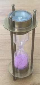 Hourglass compass - Picture 1 of 4