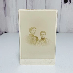 Antigua foto de tarjeta de gabinete para damas jóvenes victorianas McManus Litchfield Illinois - Imagen 1 de 3