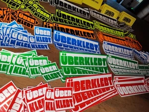 ÜBERKLEBT: 25-teiliges Sticker-Set, Aufkleber, Street Art, Fans, Ultras - Bild 1 von 10