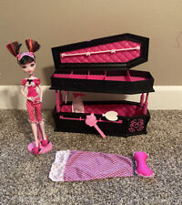 MONSTER HIGH Doll Draculaura Dead Tired Jewelry Box COFFIN Bed with Doll RARE