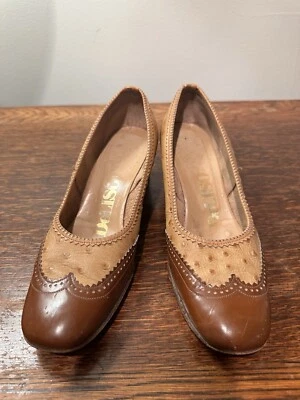 Vintage 50s/60s Deliso Debs 2Tone Brown Ostrich Leather Wingtip Heels - Size 6.5 - Image 1 of 4