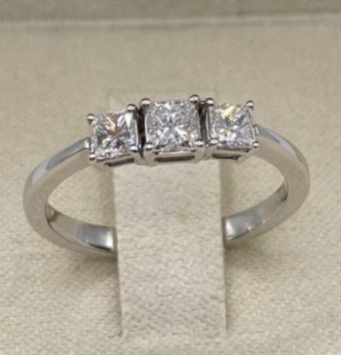Anillo Trilogy Oro Blanco 18 kt. Con Diamantes Naturales Corte Princess Garantía - Imagen 1 de 4