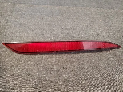 Luz reflectora parachoques trasero derecho Tesla Model 3 2017-23 OEM 1077407-00-F Foto 1 de 4