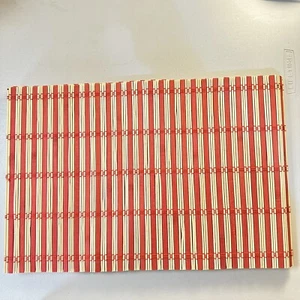 Juego de ocho manteles individuales de caña de bambú rojo y beige 12 X 18 en excelente estado - Imagen 1 de 7