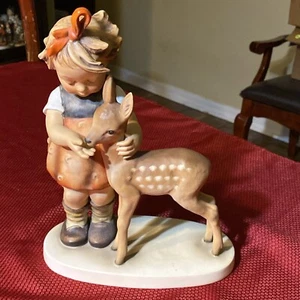 HUMMEL 136/5 "FREUNDE" FIGUR MÄDCHEN MIT HIRSCH 11" GROSS TMK3 - Bild 1 von 9