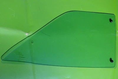 MAZDA 323 86-89 JANELA DE VENTILAÇÃO TRASEIRA DIREITA QUARTO DE VIDRO B11272511 HATCHBACK DE FÁBRICA - Imagem 1 de 4