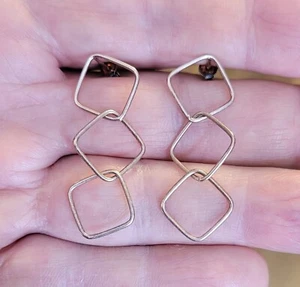 Pendientes perforados cuadrados abiertos colgantes vinculados delicados de plata de ley de colección - Imagen 1 de 6