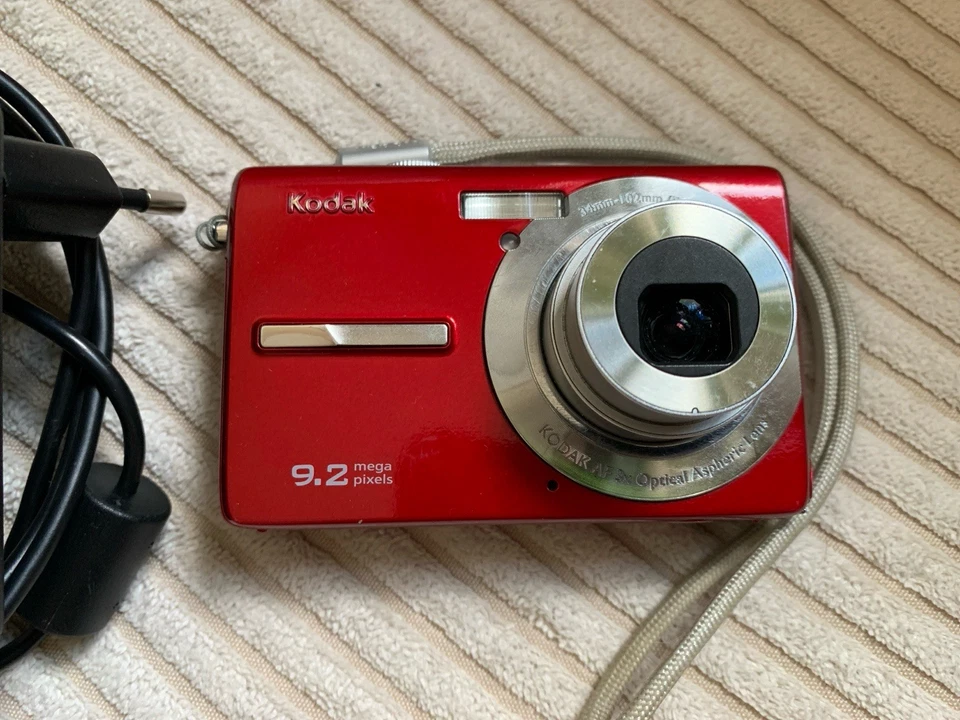 Kodak Easyshare M320 Digitalkamera rot (funktioniert) - Bild 1 von 4