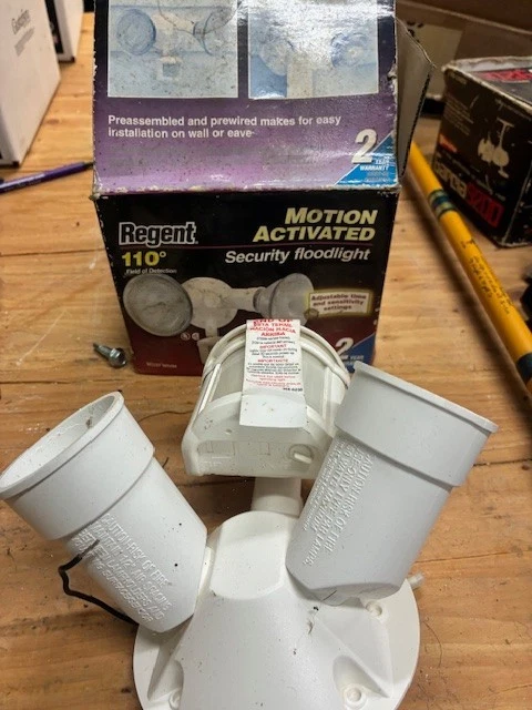 Proyector de seguridad activado por movimiento Regent, campo de 110 grados nuevo Foto 1 de 1