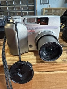 Olympus Camedia C-3020 2.5x Digital Zoom 3.2MP Digital Camera Silver - Picture 1 of 8
