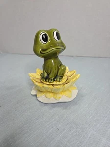 Salero y pimentero Sears Roebuck Neil the Frog & Lily Pad 1978 de colección Japón - Imagen 1 de 4