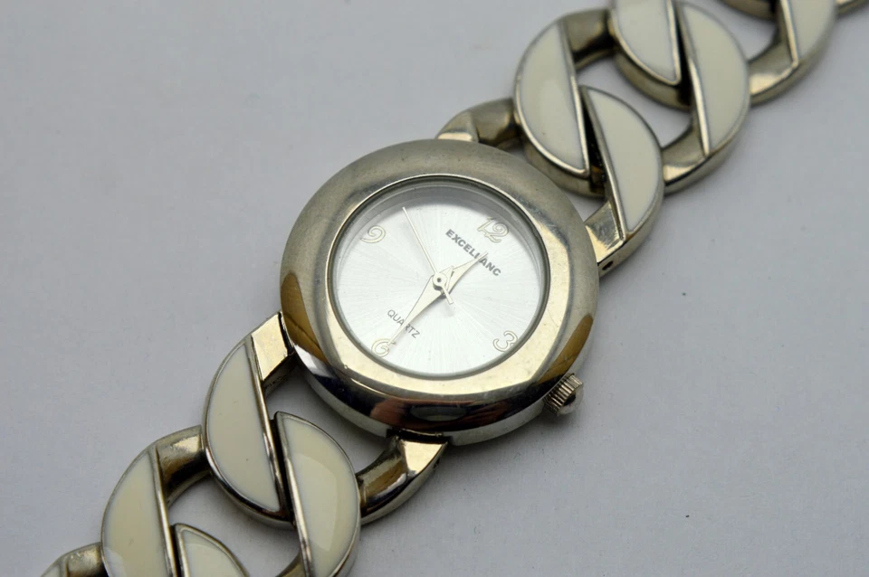 PULSERA RELOJ SEÑORA CUARZO BLANCO ESMALTADO EXCELENTE Foto 1 de 4