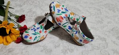 Amilio EUA Fivela de Couro Tulipas Tiras em T Fivela Sapatos de Páscoa $65 Varejo Tamanho 12 - Imagem 1 de 4