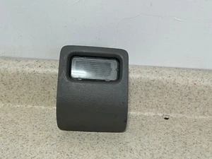 Luz de cortesía trasera derecha Toyota Sienna 2004-2010 gris OEM - Imagen 1 de 4