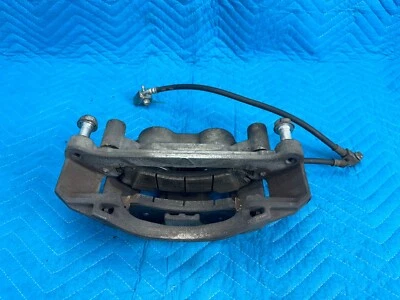 Pinza de freno delantera del lado del conductor Nissan Titan XD con manguera y pastillas 2016-2023 OEM Foto 1 de 4