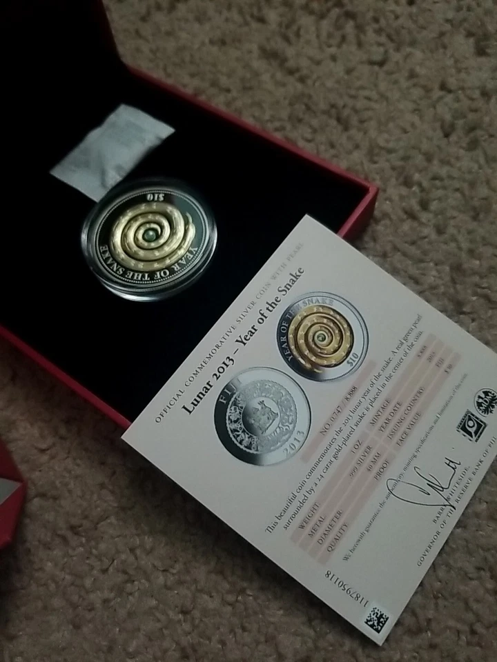 $10 Lunar 1 oz Silver Year of the Snake Fiji 2013 gilded + Real Green Pearl  - Image 1 of 1