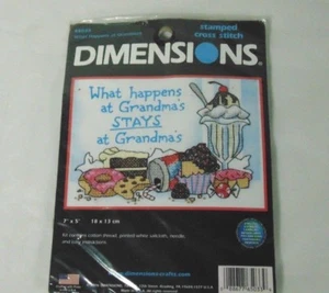 Dimensiones Estampado Punto de Cruz 7"X5" Lo que sucede en la abuela se queda en la abuela - Imagen 1 de 6